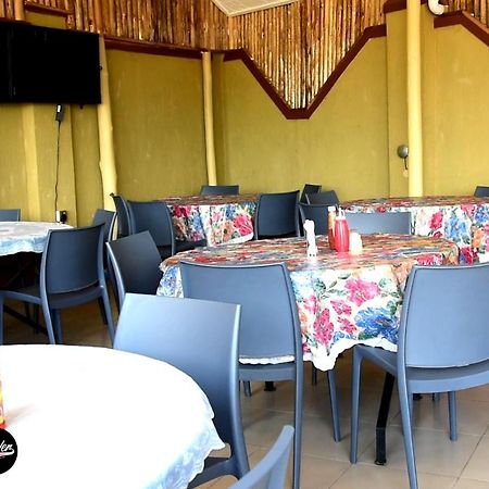 Golden View Hotel Ibanda Экстерьер фото
