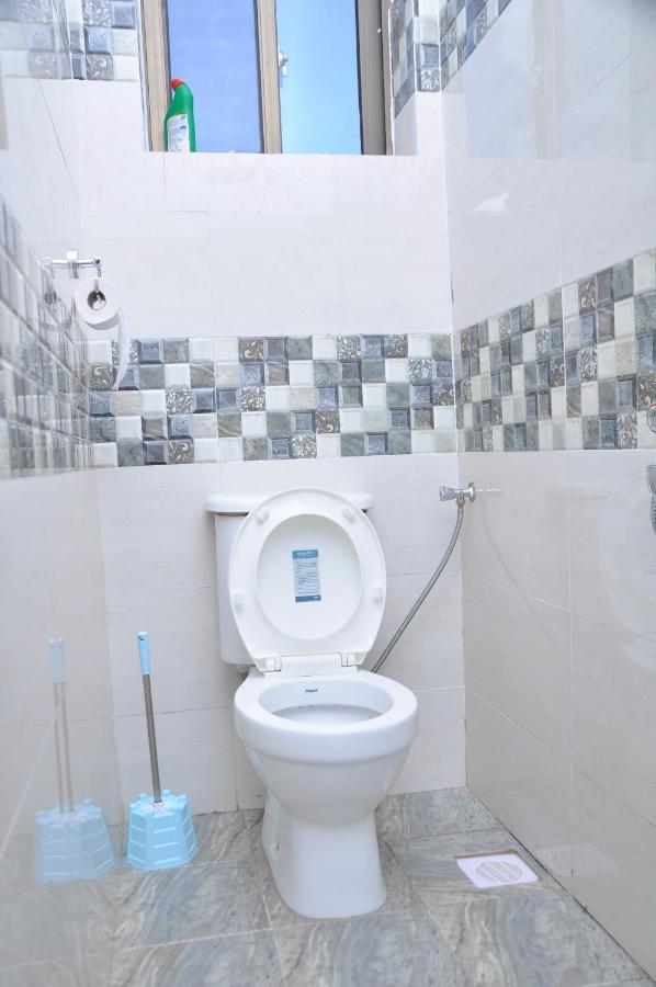 Golden View Hotel Ibanda Экстерьер фото