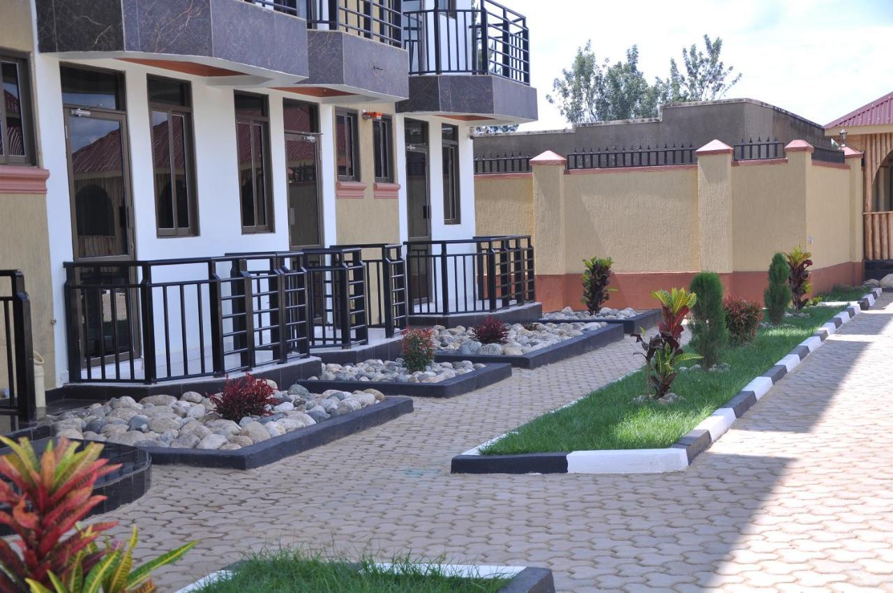 Golden View Hotel Ibanda Экстерьер фото