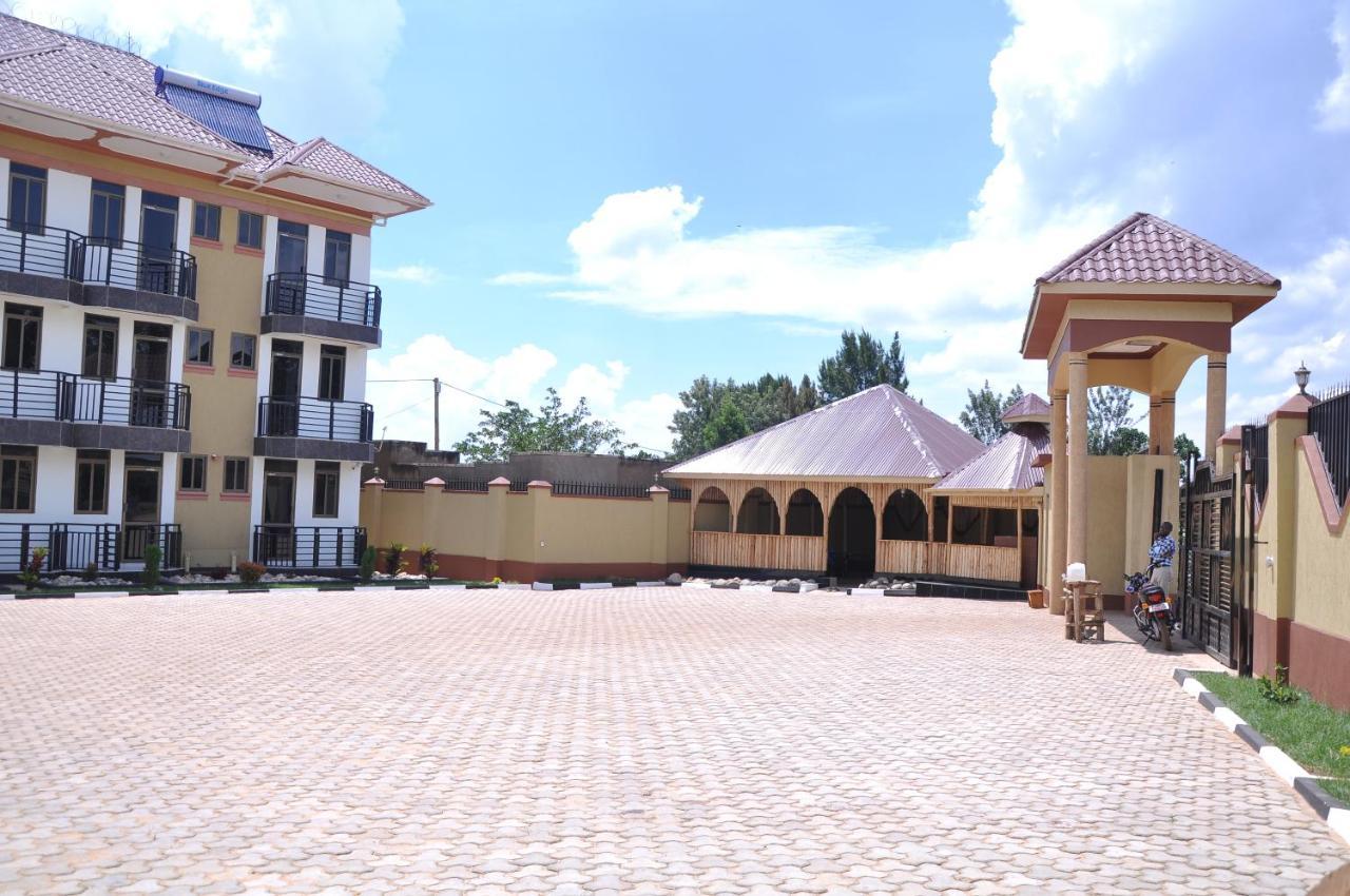 Golden View Hotel Ibanda Экстерьер фото
