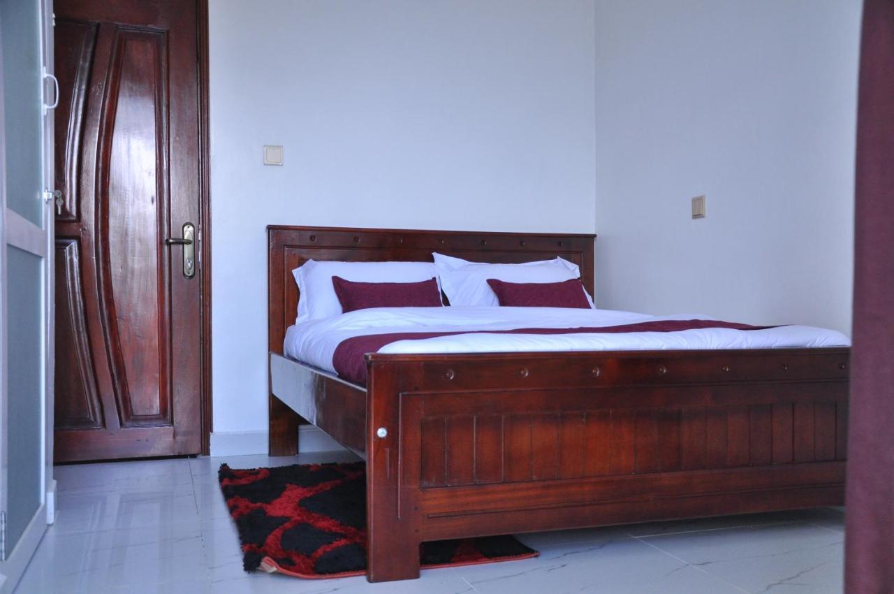 Golden View Hotel Ibanda Экстерьер фото