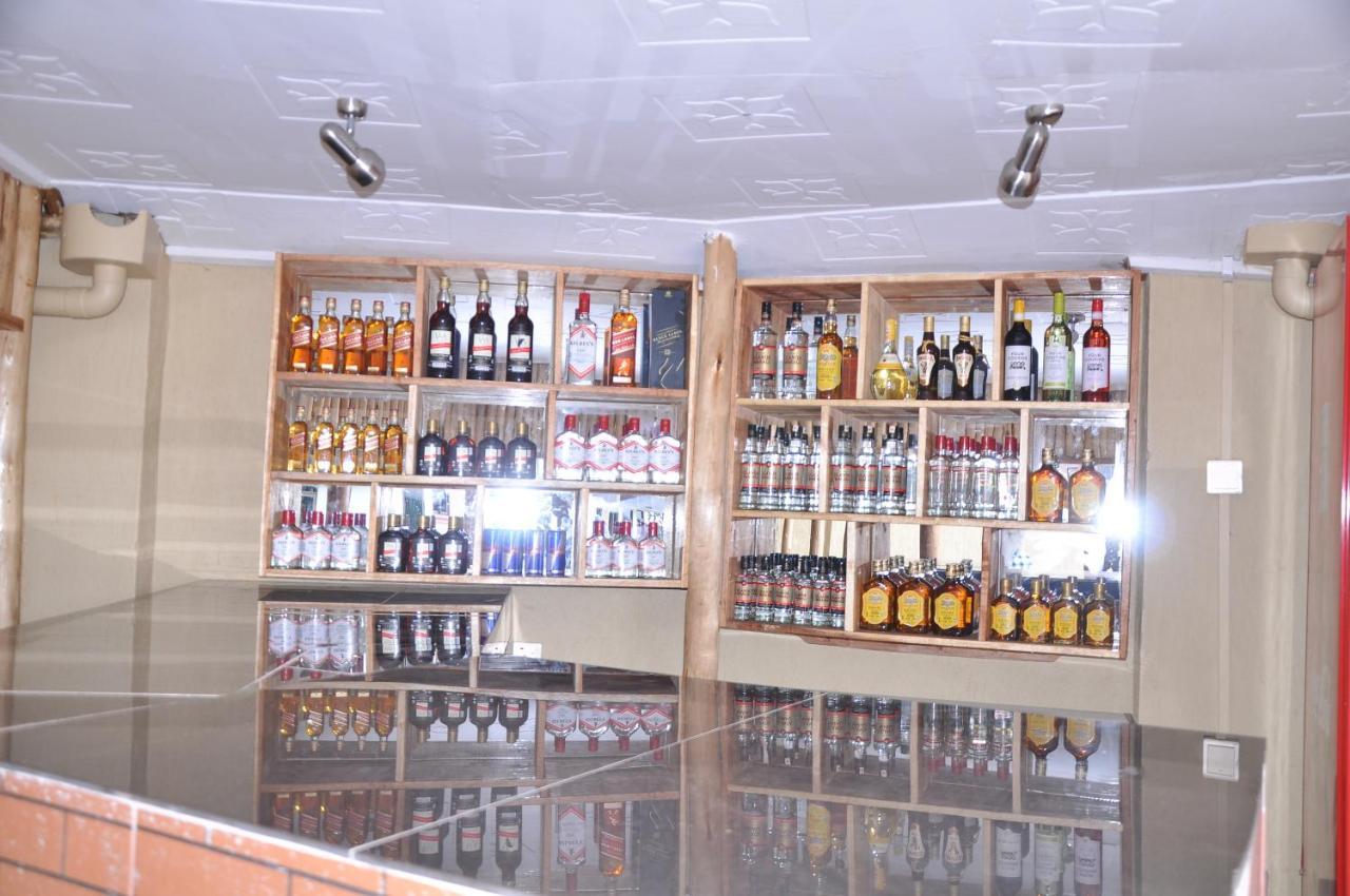 Golden View Hotel Ibanda Экстерьер фото