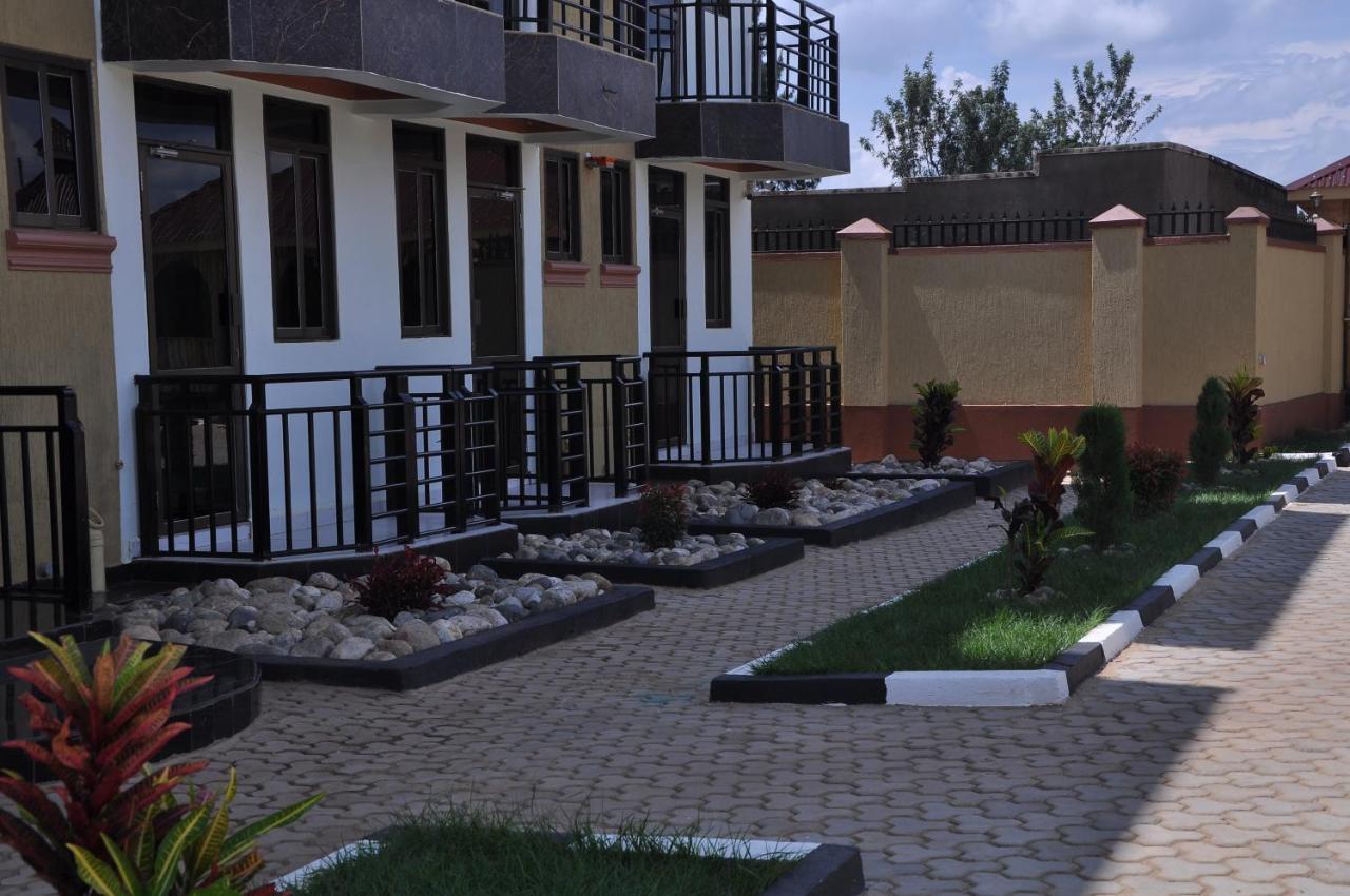 Golden View Hotel Ibanda Экстерьер фото