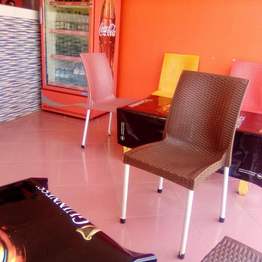 Golden View Hotel Ibanda Экстерьер фото