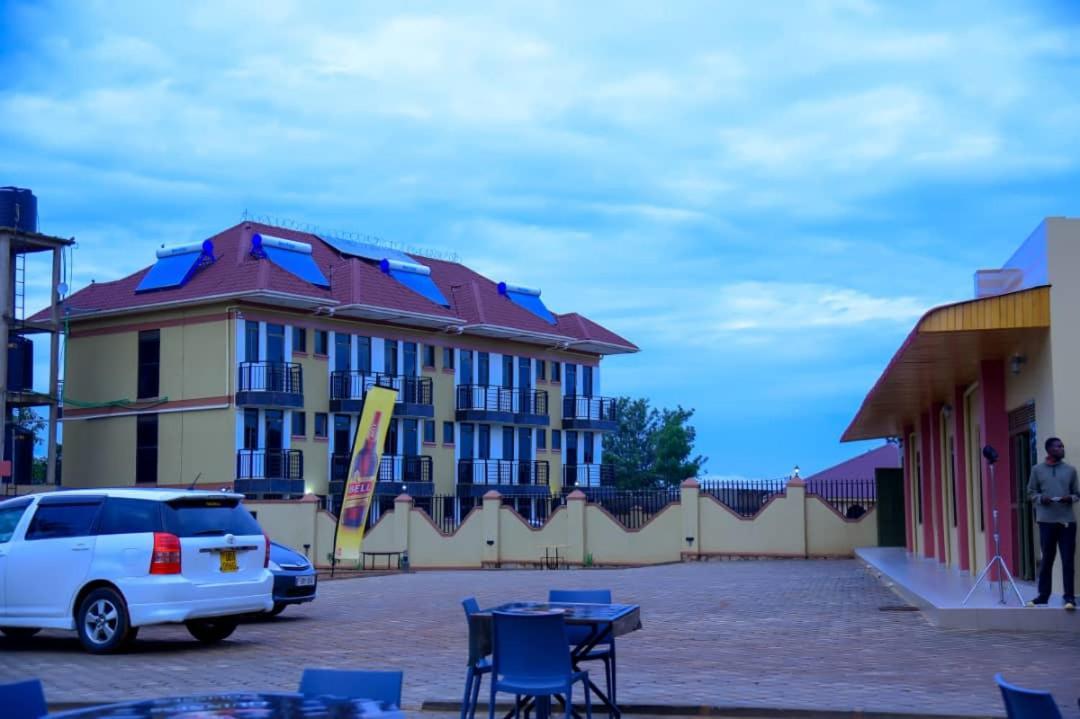Golden View Hotel Ibanda Экстерьер фото