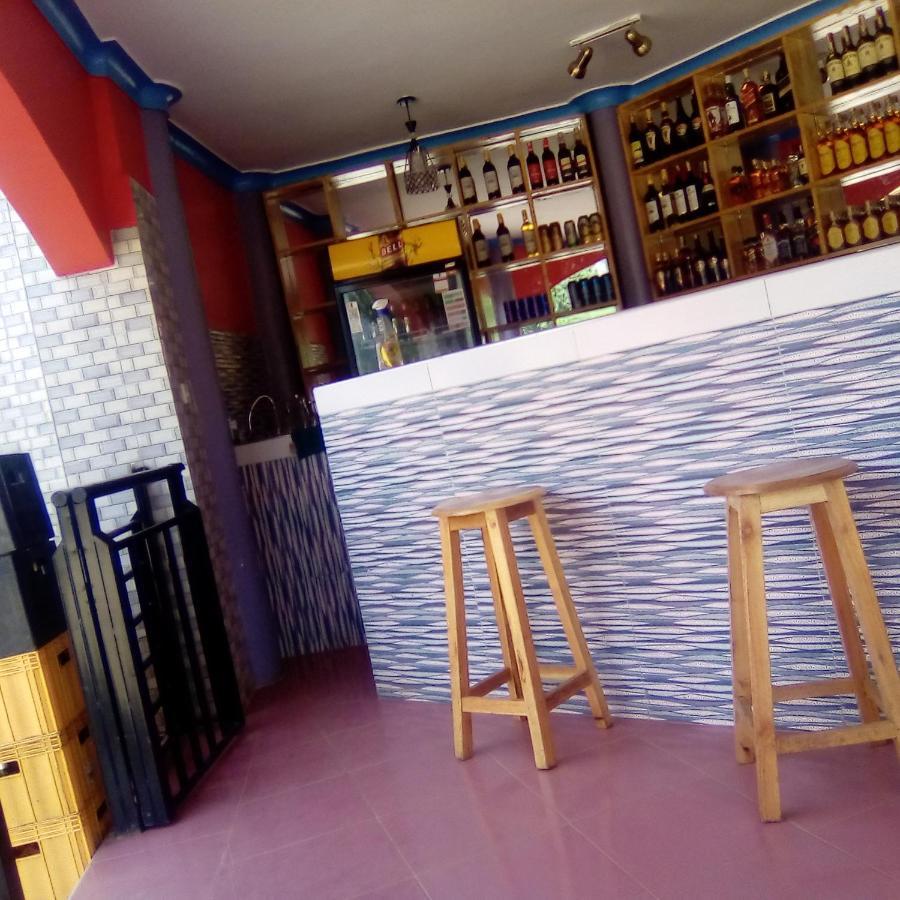 Golden View Hotel Ibanda Экстерьер фото