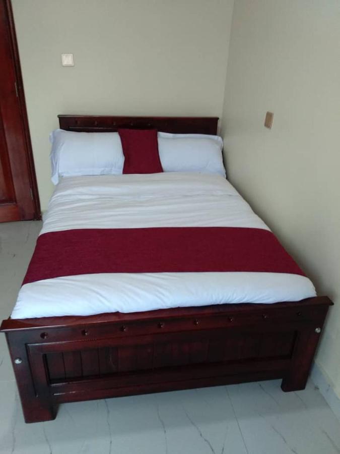 Golden View Hotel Ibanda Экстерьер фото