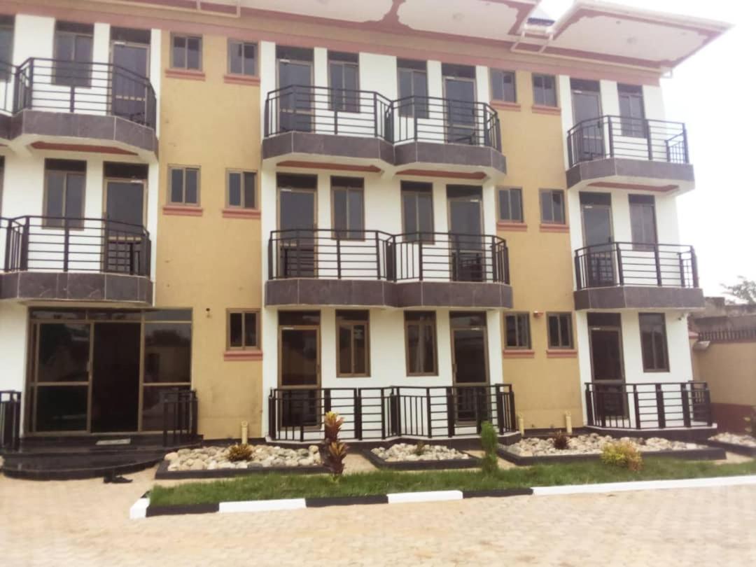 Golden View Hotel Ibanda Экстерьер фото
