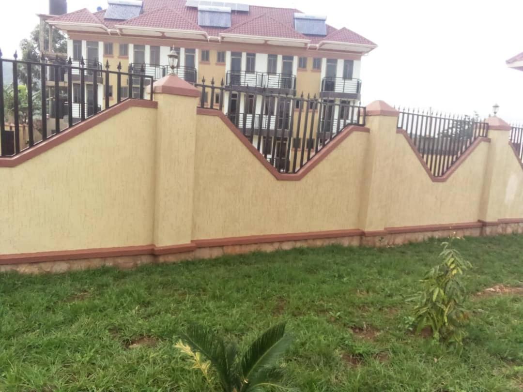 Golden View Hotel Ibanda Экстерьер фото